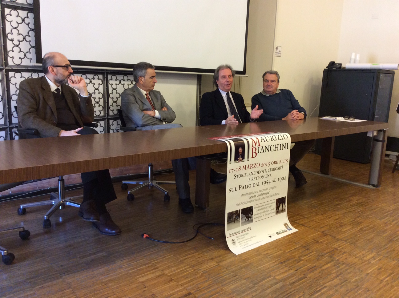 Maurizio Bianchini, giornalista, scrittore e telecronista del Palio di Siena, presenta il suo spettacolo Racconti di Palio che andrà in scena al Teatro dei Rinnovati, il 17 e 18 marzo 2015