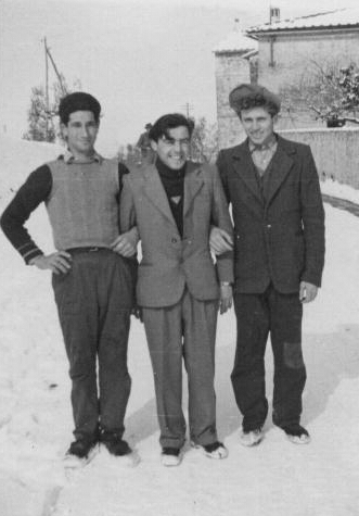 Augusto Bruttini detto “Gosto” con gli amici Danilo (a sinistra) e Dedo (a destra) nel 1956.
