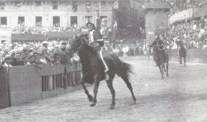 Il video del Palio del 2 luglio 1963