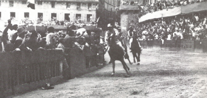 Il video del Palio del 2 luglio 1974