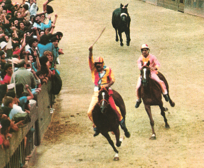 Il video del Palio del 16 agosto 1982