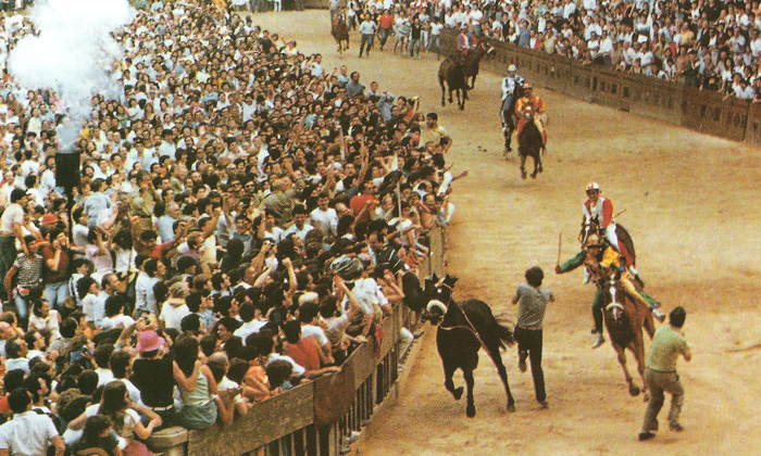 Il video del Palio del 2 luglio 1983