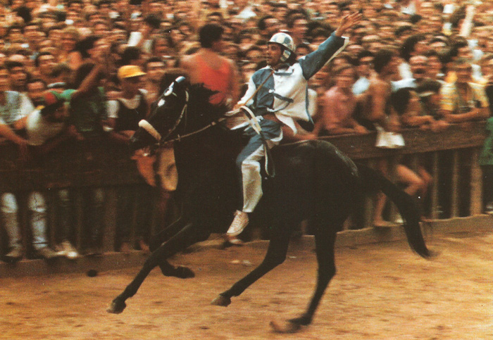 Il video del Palio del 16 agosto 1985