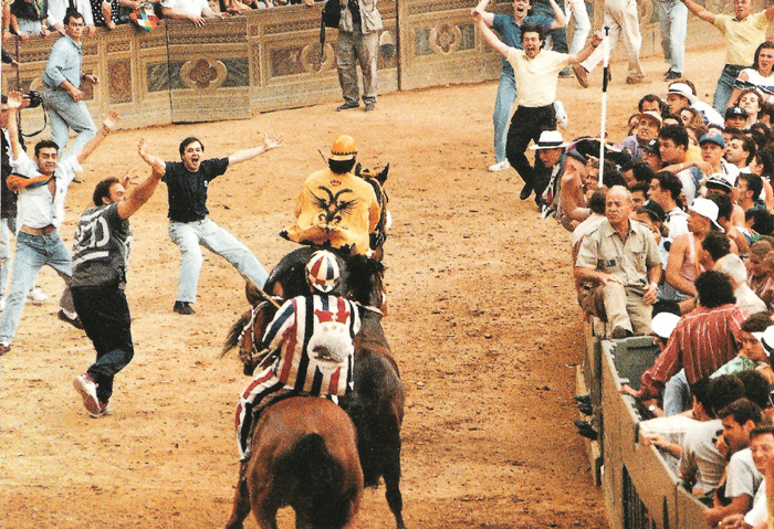 Il video del Palio del 3 luglio 1992