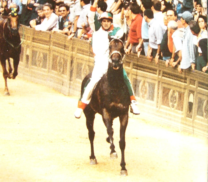 Il video del Palio del 2 luglio 1996
