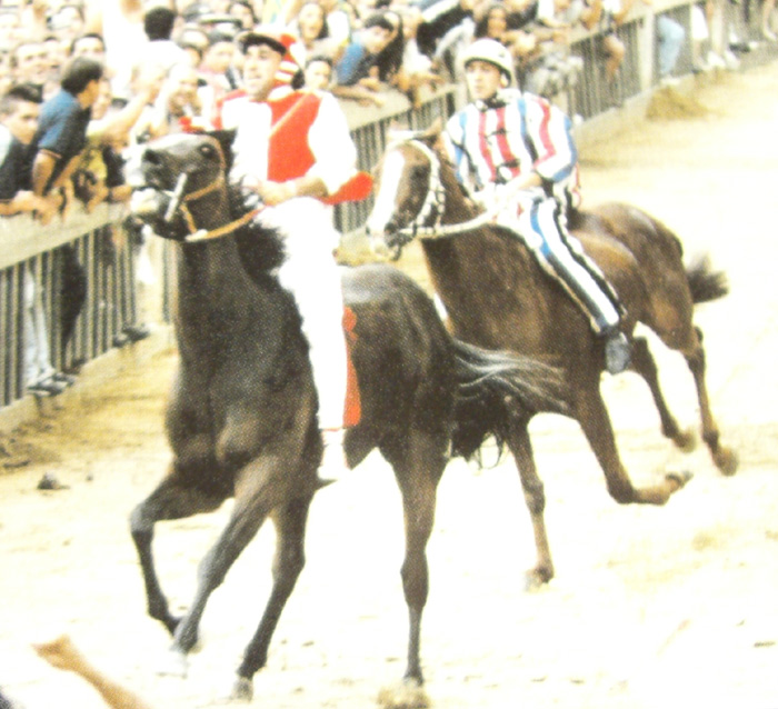 Il video del Palio del 3 luglio 1997