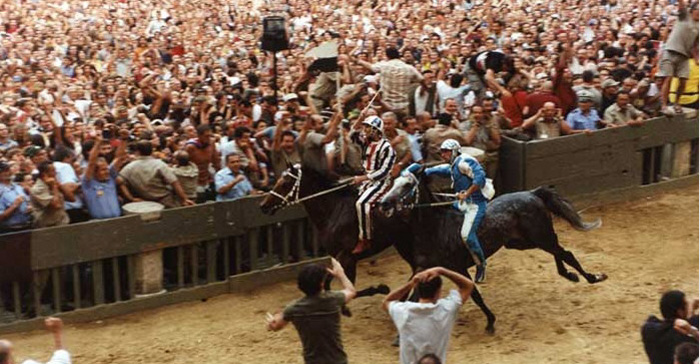 Il video del Palio del 2 luglio 2002