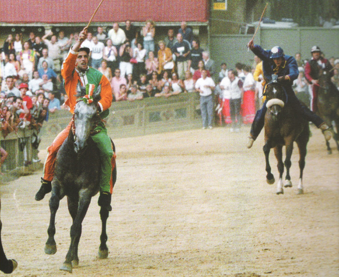Il video del Palio del 2 luglio 2003