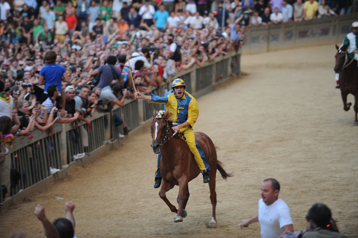 Il video del Palio del 2 luglio 2009