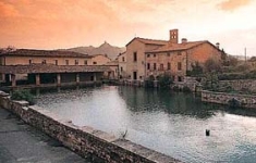 Italy > Tuscany > Bagno Vignoni travel guide, Bagno Vignoni tourist ... Italy > Tuscany > Bagno Vignoni travel guide, Bagno Vignoni tourist ...