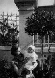 nonna Elsa in braccio a bisnonna Dina nel 1926