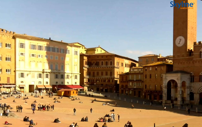 La webcam online in diretta con le immagini di Piazza del Campo