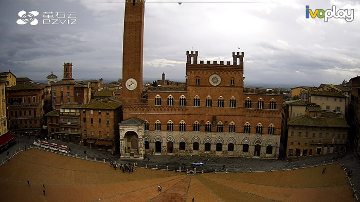 La webcam online in diretta con le immagini di Piazza del Campo